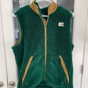 Mens North face fuzzy vest!